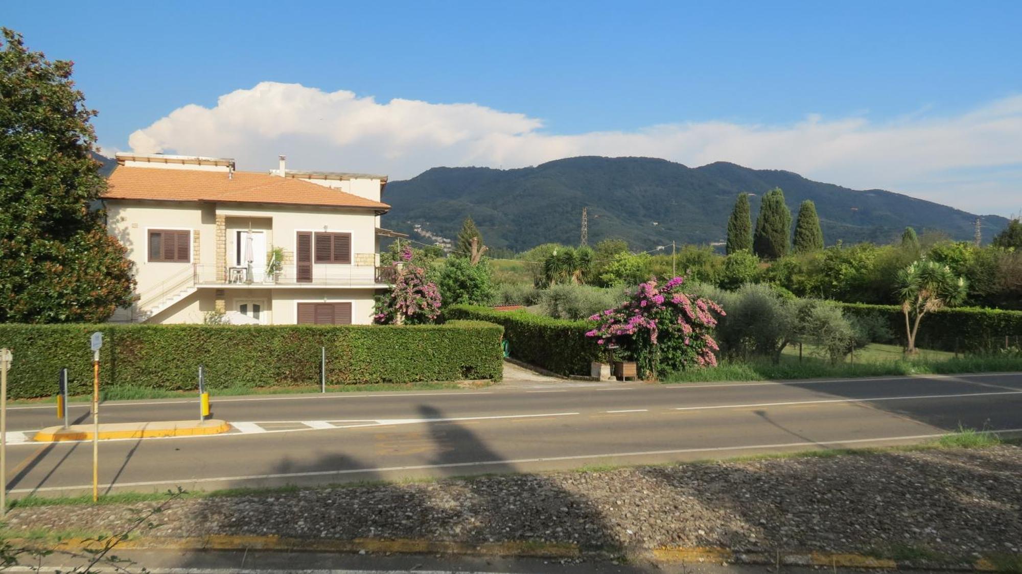 Casa Vacanze “Bouganville” Loc Avane Pisa Vecchiano Bagian luar foto